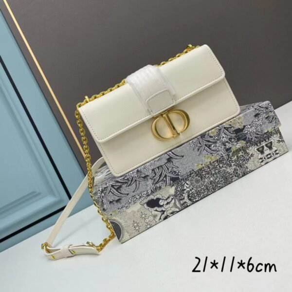 Dior 30 Montaigne Clamshell leather crossbody bag Shoulder bag white 1Y0282 size: 21.5*12*6cm