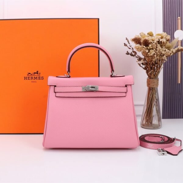 Hermès Kelly 𝐓𝐨𝐠𝐨 Calf Sliver hardware Sakura Pink size: 𝟮𝟱𝐶𝑚/ 𝟮𝟴𝐶𝑚