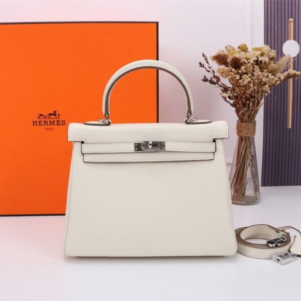 Hermès Kelly 𝐓𝐨𝐠𝐨 Calf Sliver hardware Milkshake white size: 𝟮𝟱𝐶𝑚/ 𝟮𝟴𝐶𝑚
