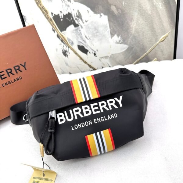 Burberry canvas Chest pack bag size: 16*30cm