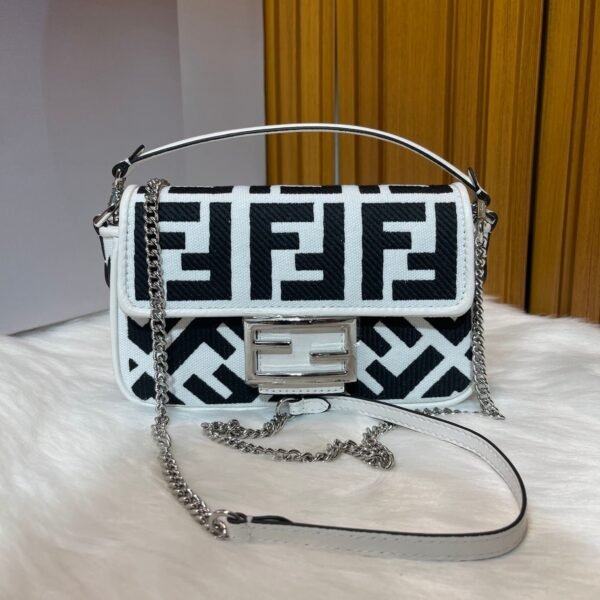 FENDI 2023 latest BAGUETTE bag with Chain strap F2029 Size:19-5-15CM