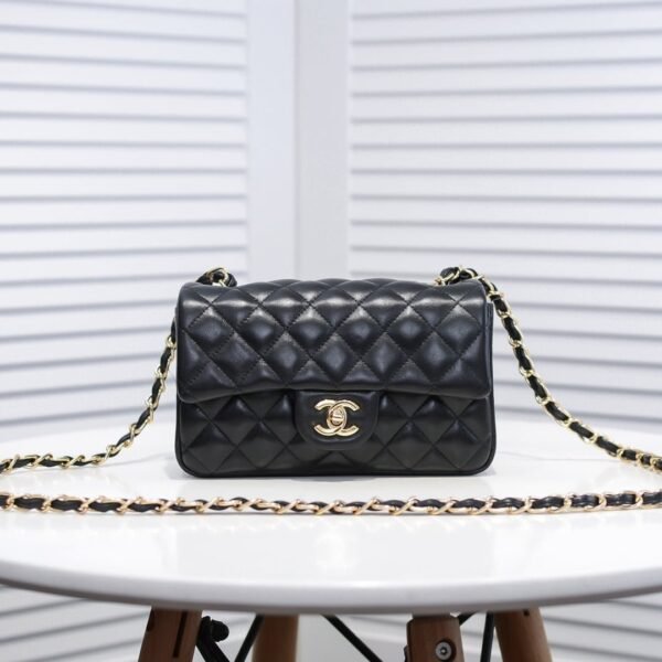 Chanel Lamb skin chain crossbody bag with gold hardware 1116 SIZE: 20*14*7cm/25.5*16*6.5cm/30*18*8cm