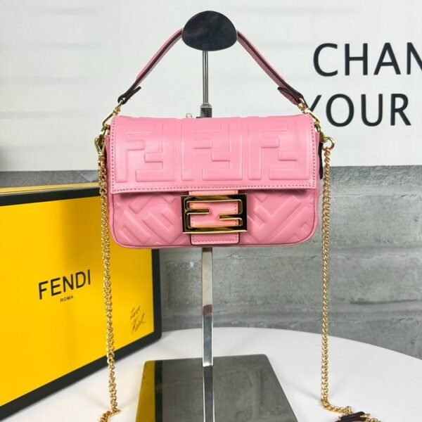 FENDI BAGUETTE Mini Chain Strap Pink Handbag Size: 4*18*11cm