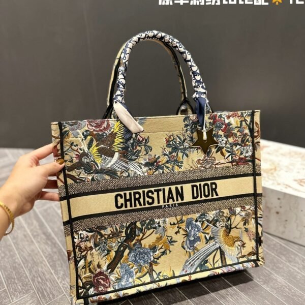 Dior embroidery tote bag size: 41cm