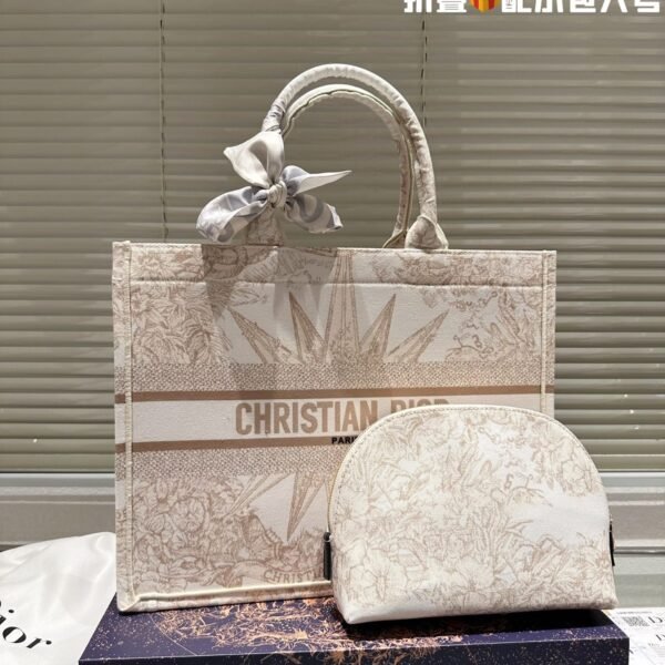 Dior book tote with small wallet  size: 41cm