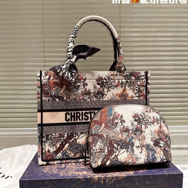 Dior book tote presbyopia with small wallet  size: 35cm