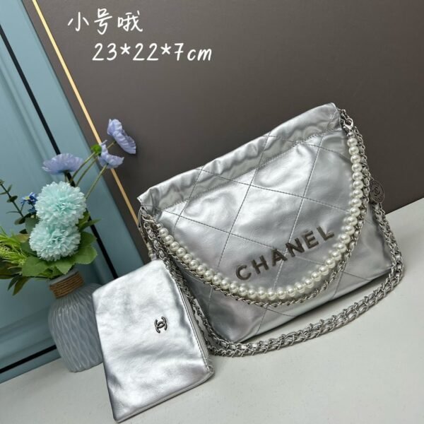CHANEL Pearl garbage bag sliver size: 23*28*22*7cm