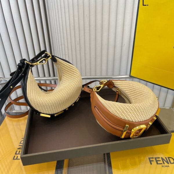 FENDI mini Straw half moon bag Pink Size: 18*9cm
