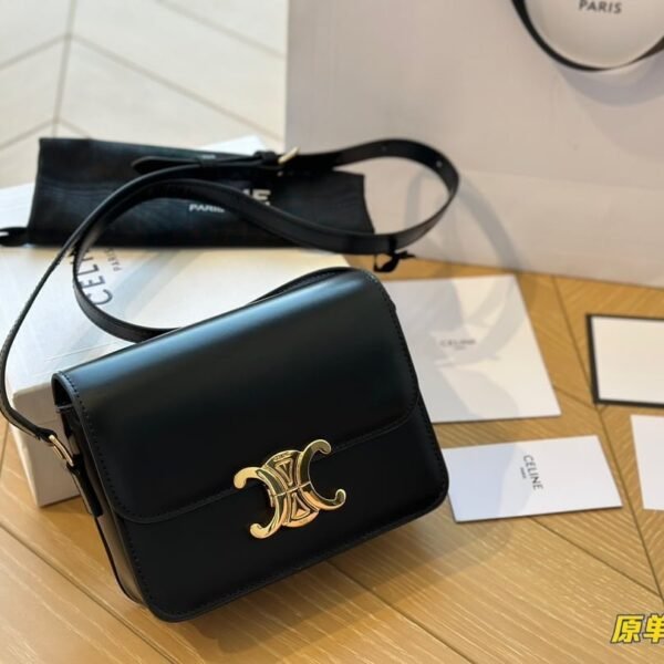 CELINE TRIOMPHE Crossbody bag Black size: 19*15cm