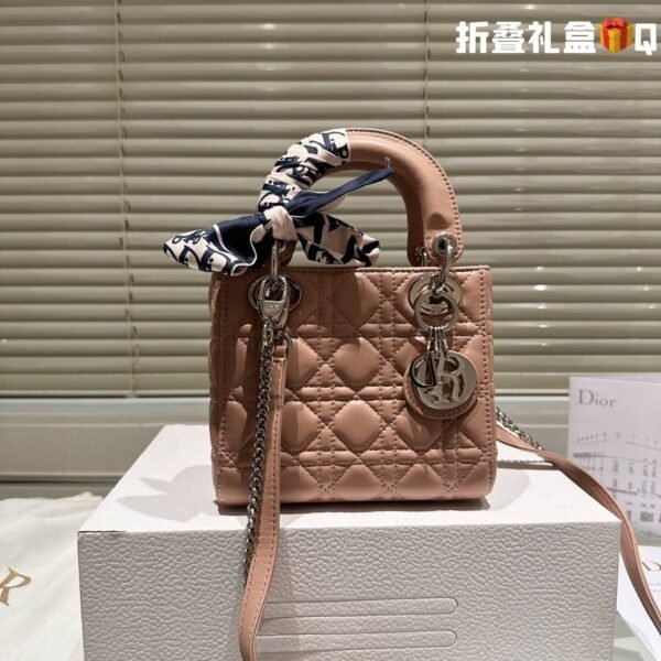 Dior Princess Diana with Letter strap size: 18cm