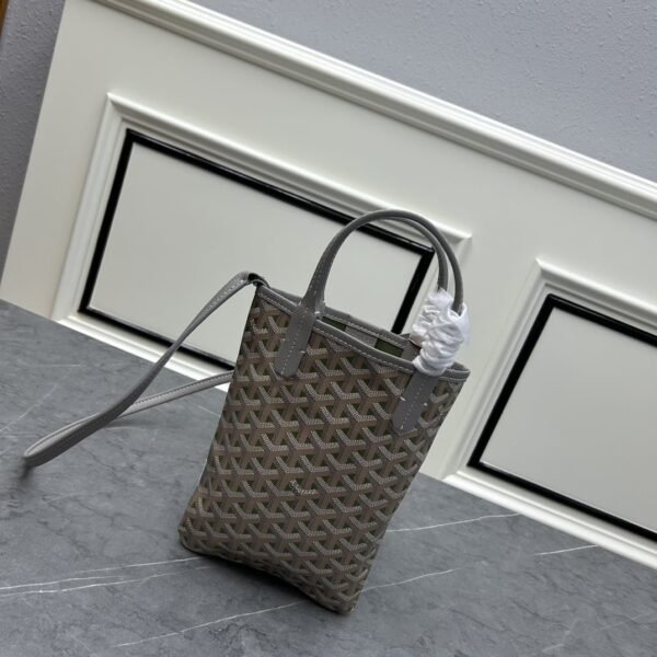 Goyard mini Earl handbag size: 20* 19* 10cm