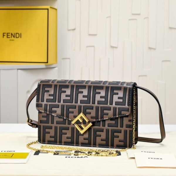 FENDI Mini clamshell chain handbag size:20*6*13cm