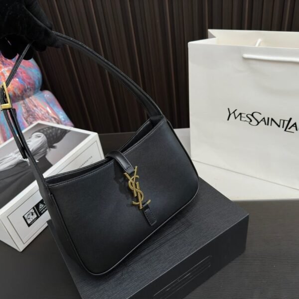 YSL vintage Underarm bag size: 24*13cm