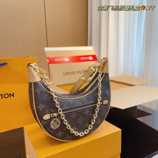 Louis Vuitton / LV Underarm bag size: 23*6*18cm