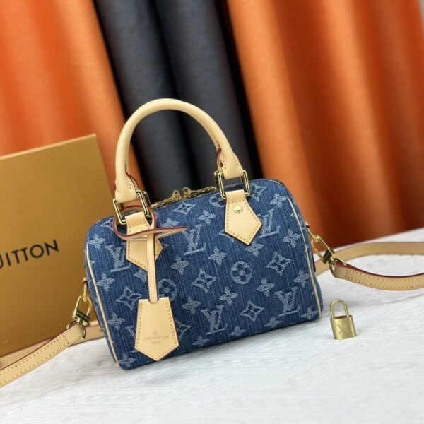 Louis Vuitton  Speedy Bag size 20.5 x 13.5 x 12cm