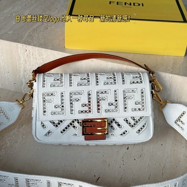 Fendi size：26*16cm