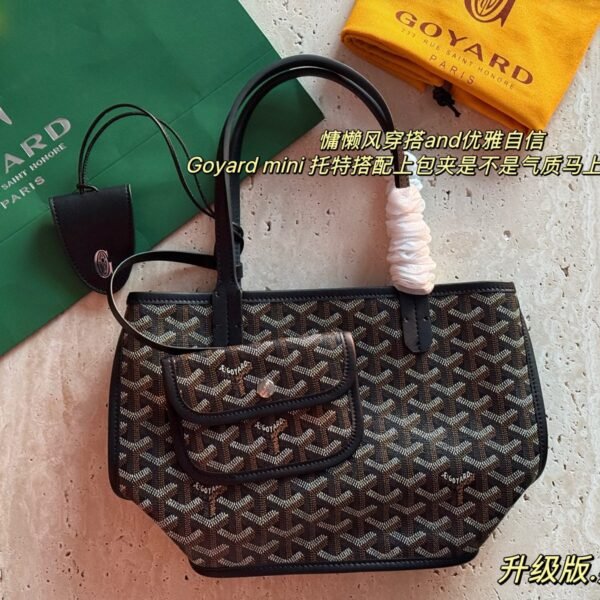 Goyard  size：20*19cm